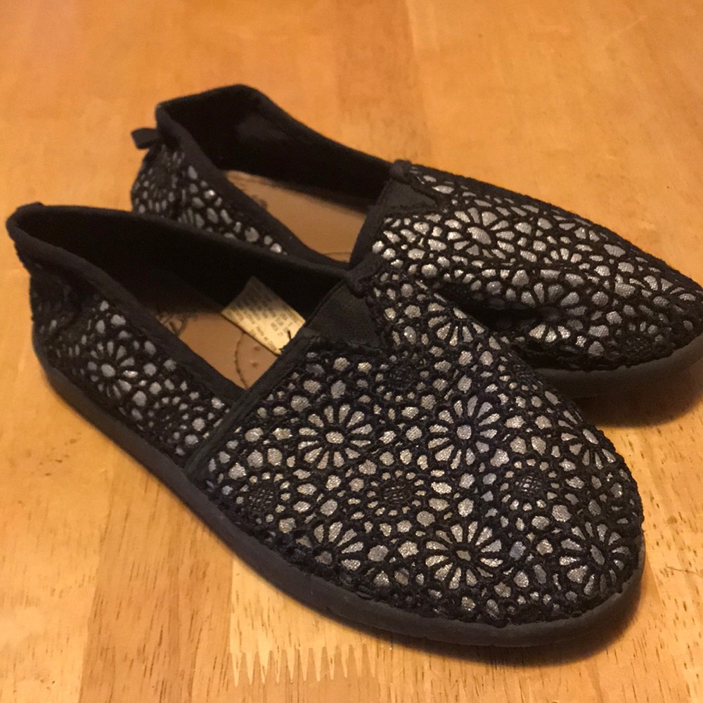 ⭐️ 5/$25 ⭐️ Youth girls slip on shoes